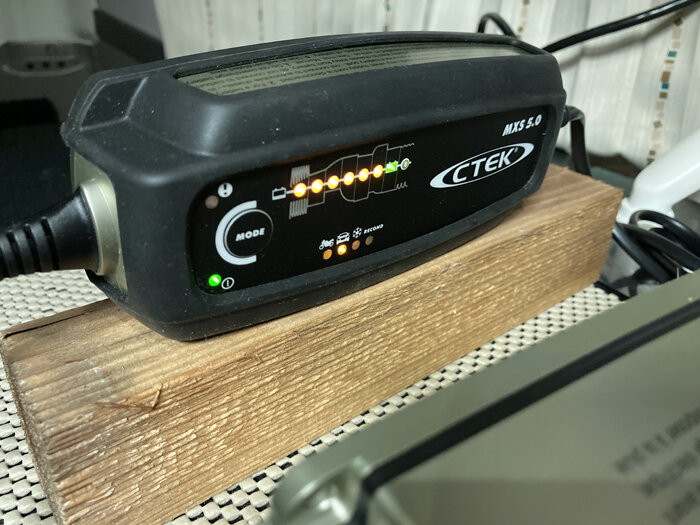 CTEK MULTI US7002は「買い」なのかを考察する : 超ショートな CTEK MULTI US7002は「買い」なのかを考察する : 超ショートな