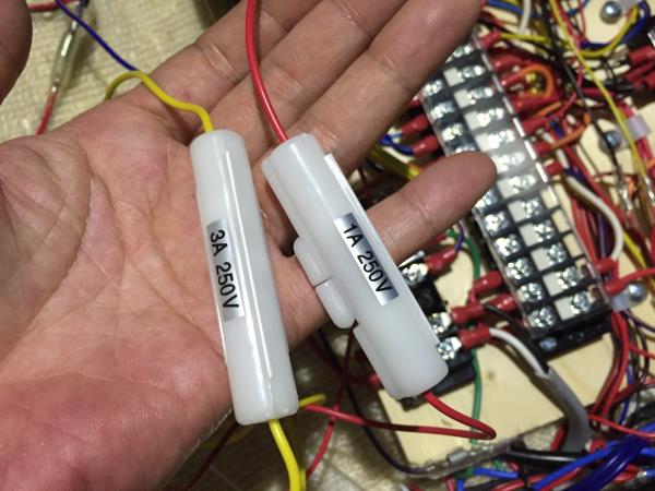 地デジチューナーの電源遮断スイッチ取付 : 超ショートなblog(仮) 地デジチューナーの電源遮断スイッチ取付 : 超ショートなblog(仮)