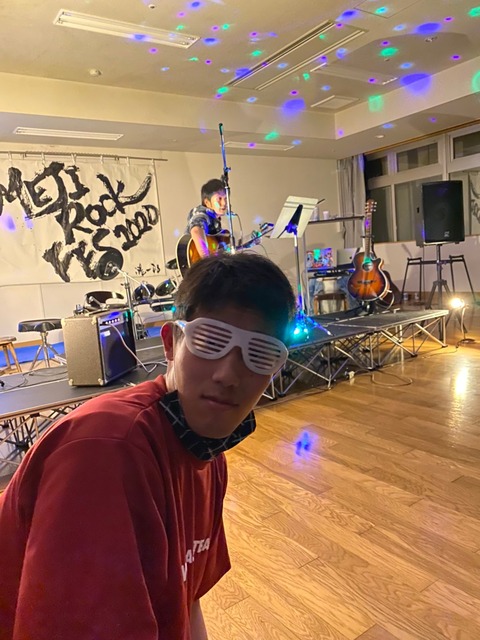 18岩木さん眼鏡かけてご機嫌