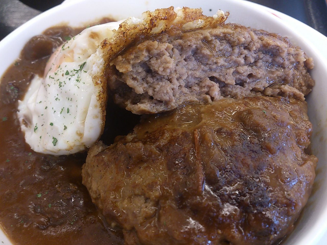 松屋 ブラウンソースのエッグビーフハンバーグステーキ定食 東山水上行 松屋 ブラウンソースのエッグビーフハンバーグステーキ定食 東山水上行