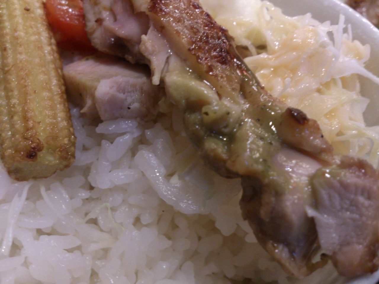 鳥良商店 彩り野菜のチキンステーキ 東山水上行