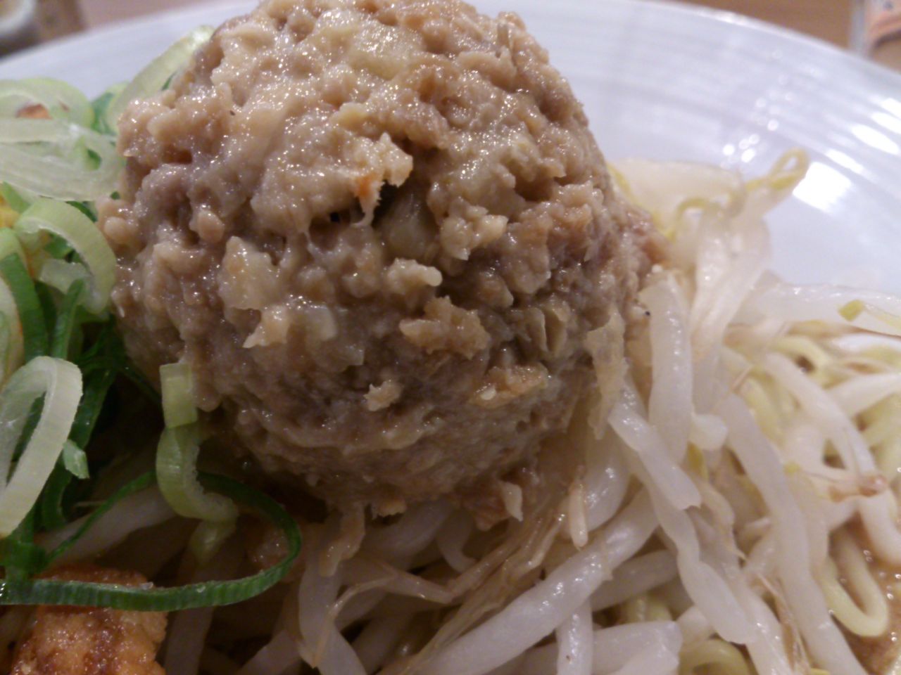 バーミヤン さっくり鶏パイコーの 汁なし花椒坦々麺 東山水上行