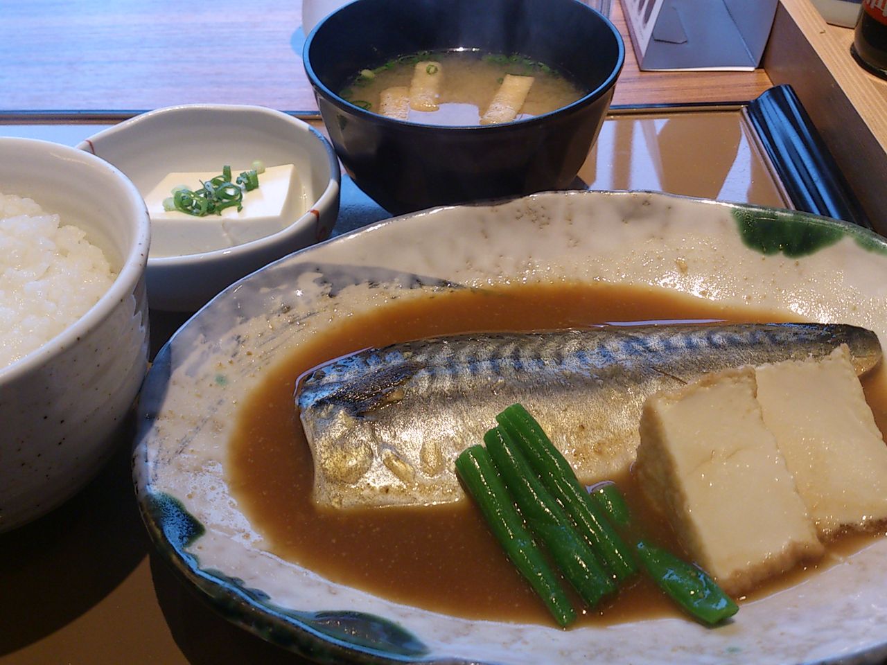 やよい軒 サバの味噌煮定食 東山水上行