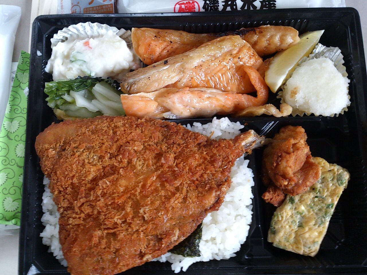 磯丸水産 鮭ハラスアジフライ弁当 東山水上行