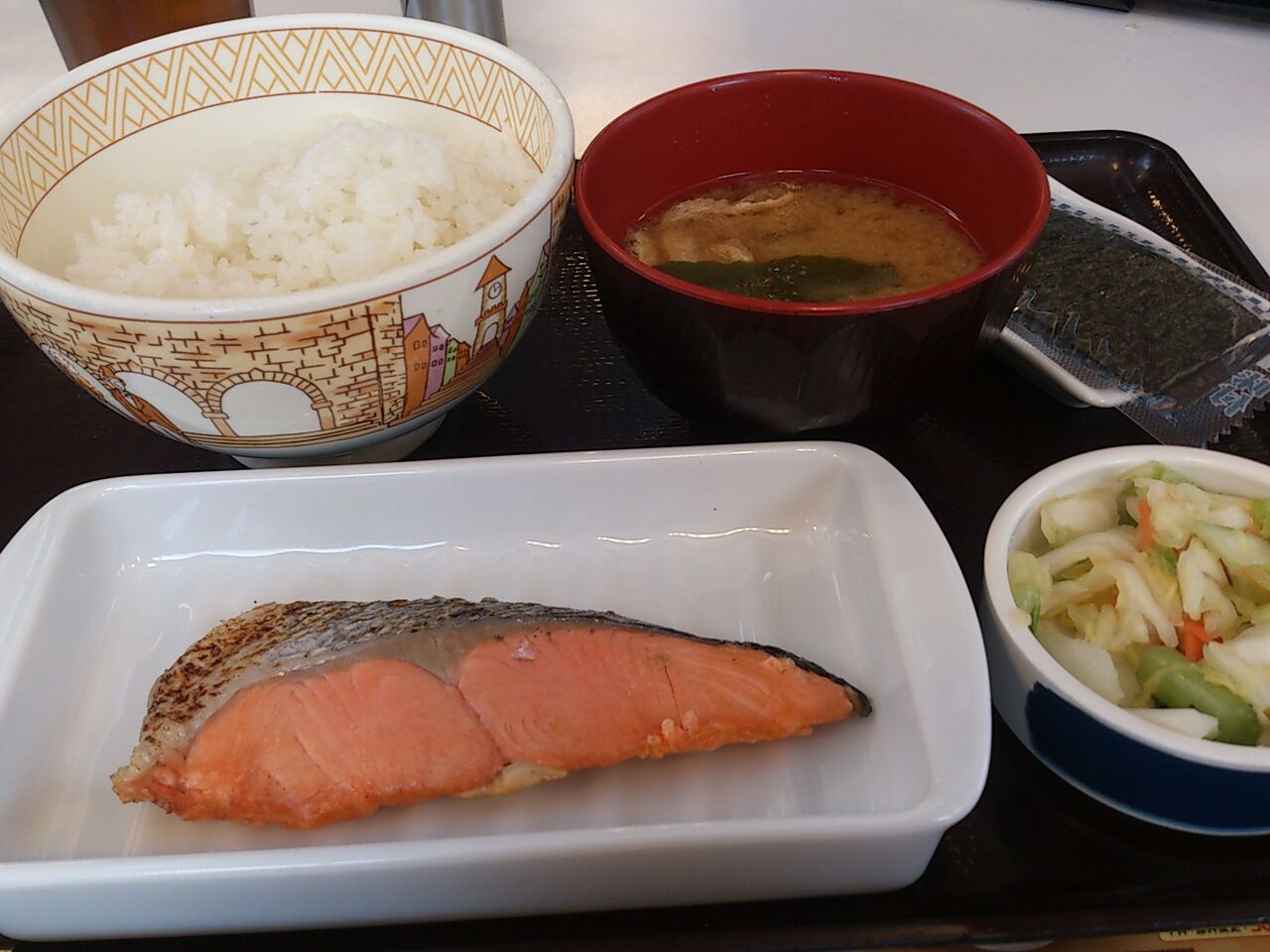 すき家 鮭定食 東山水上行