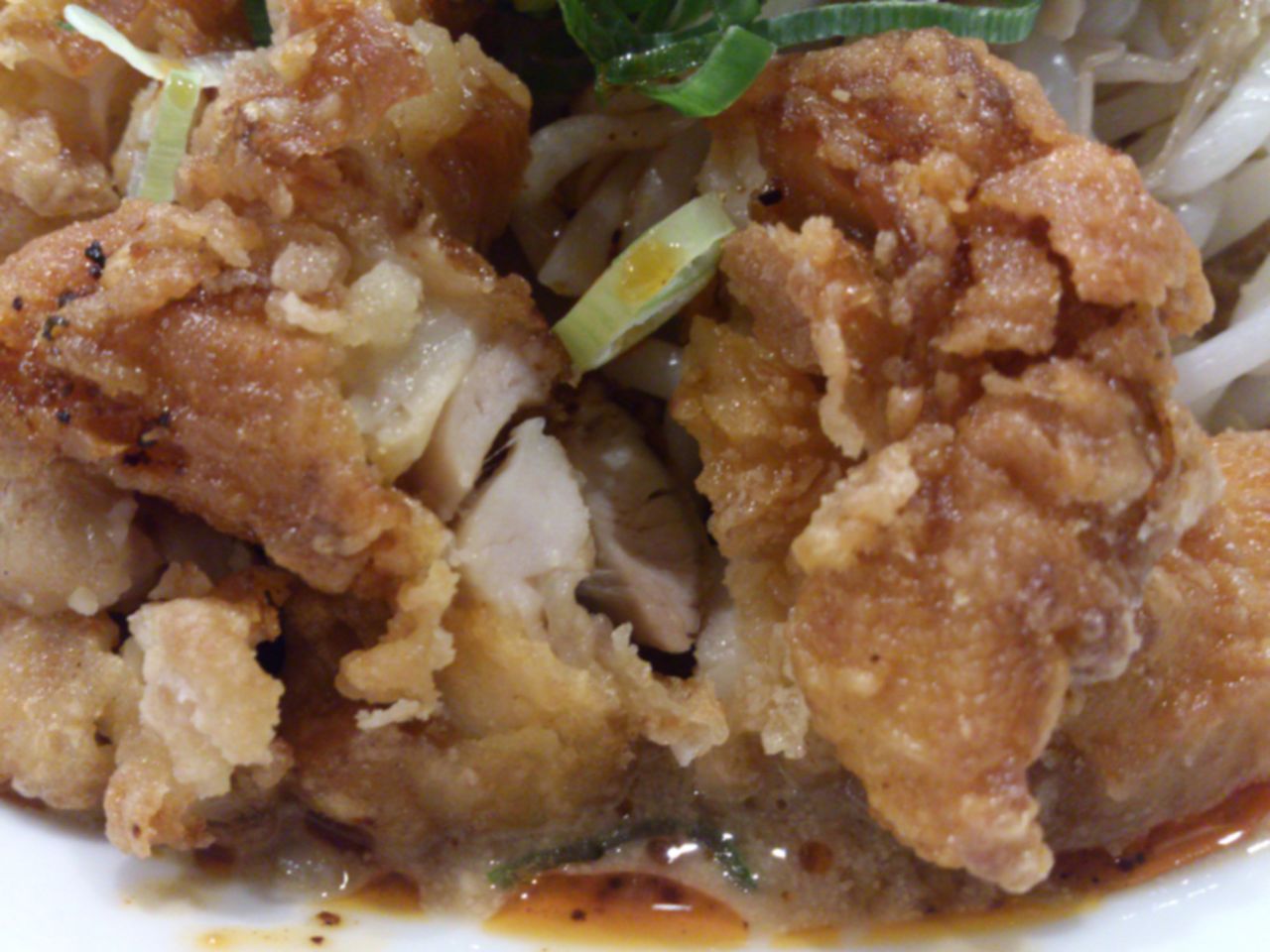 バーミヤン さっくり鶏パイコーの 汁なし花椒坦々麺 東山水上行