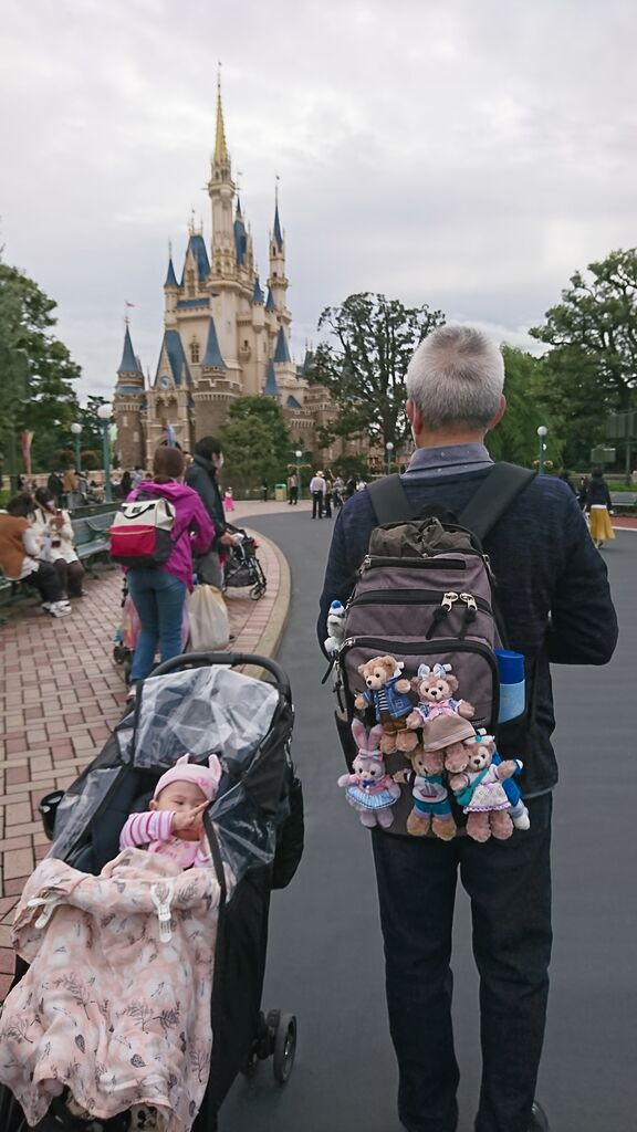 お孫ちゃん 初ディズニーランド トイ プードルの親子 Tosa Fan Town