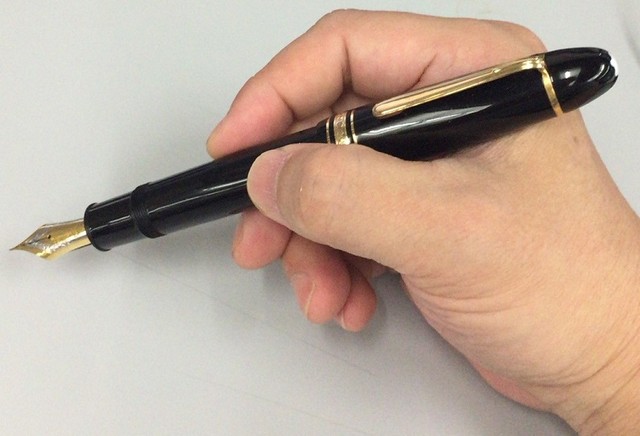 筆圧と持ち方 萬年筆の迷走