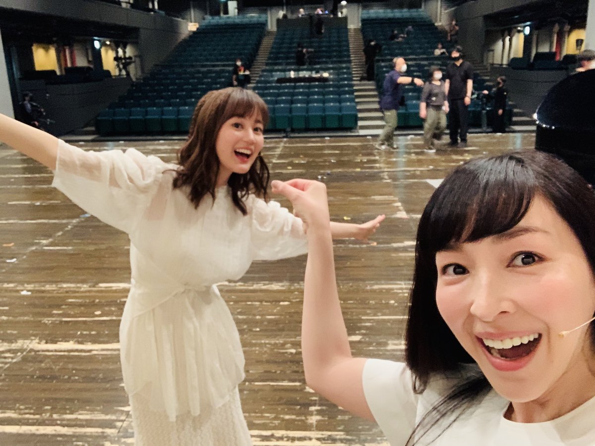 いくた絵梨花様と麻生久美子お姉様 坂道の娘たち