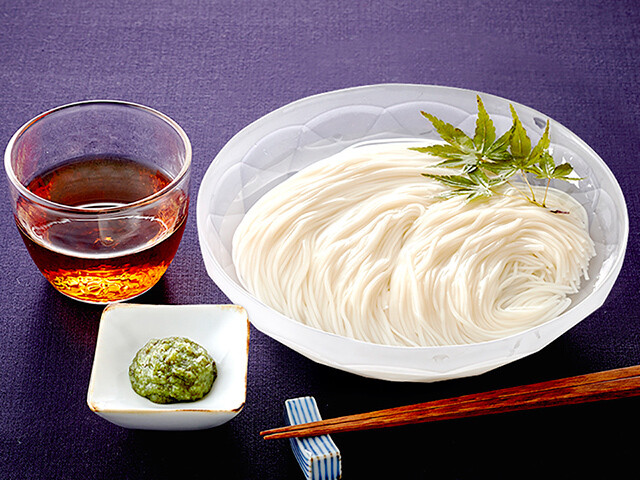 また義実家がお中元に三千円くらいの素麺送ってきた。1万の牛肉送ってもカニ送っても中元歳暮にずーっと素麺送ってくる