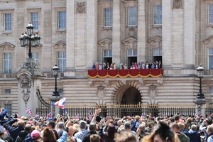 the_royal_family_-_trooping