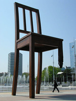 375px-BrokenChair