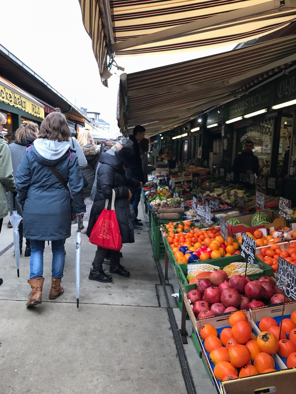 歩いているだけでも楽しいナッシュマルクト 鮮度の良いお魚屋さん Umar や飲食店もたくさん ヨーロッパ女子旅ブログ ウィーン元在住
