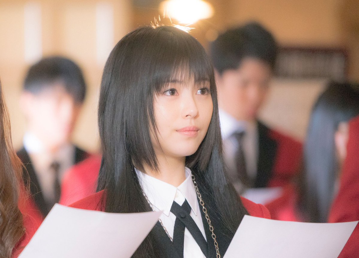 浜辺美波 17 魅力は 圧倒的なヒロイン感 引く手あまたの理由とは シネマワールド 2ch