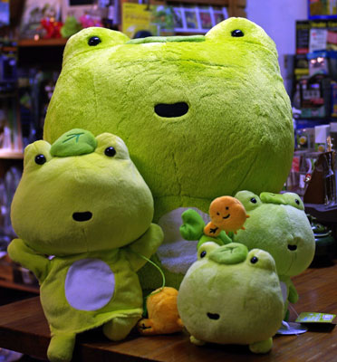 次の日ケロリシリーズいろいろ、おねがえるヌイグルミなど入荷しました