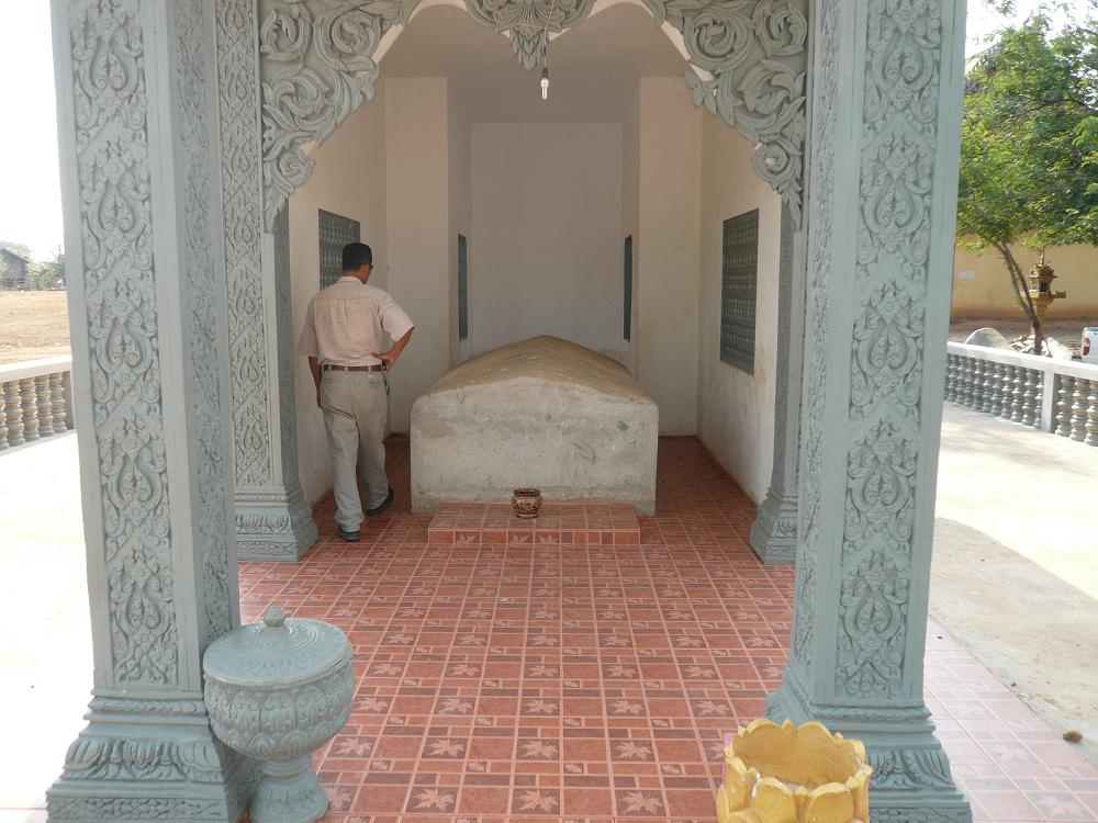 カンボジア日記４月５日 御用聞き白矢が行く