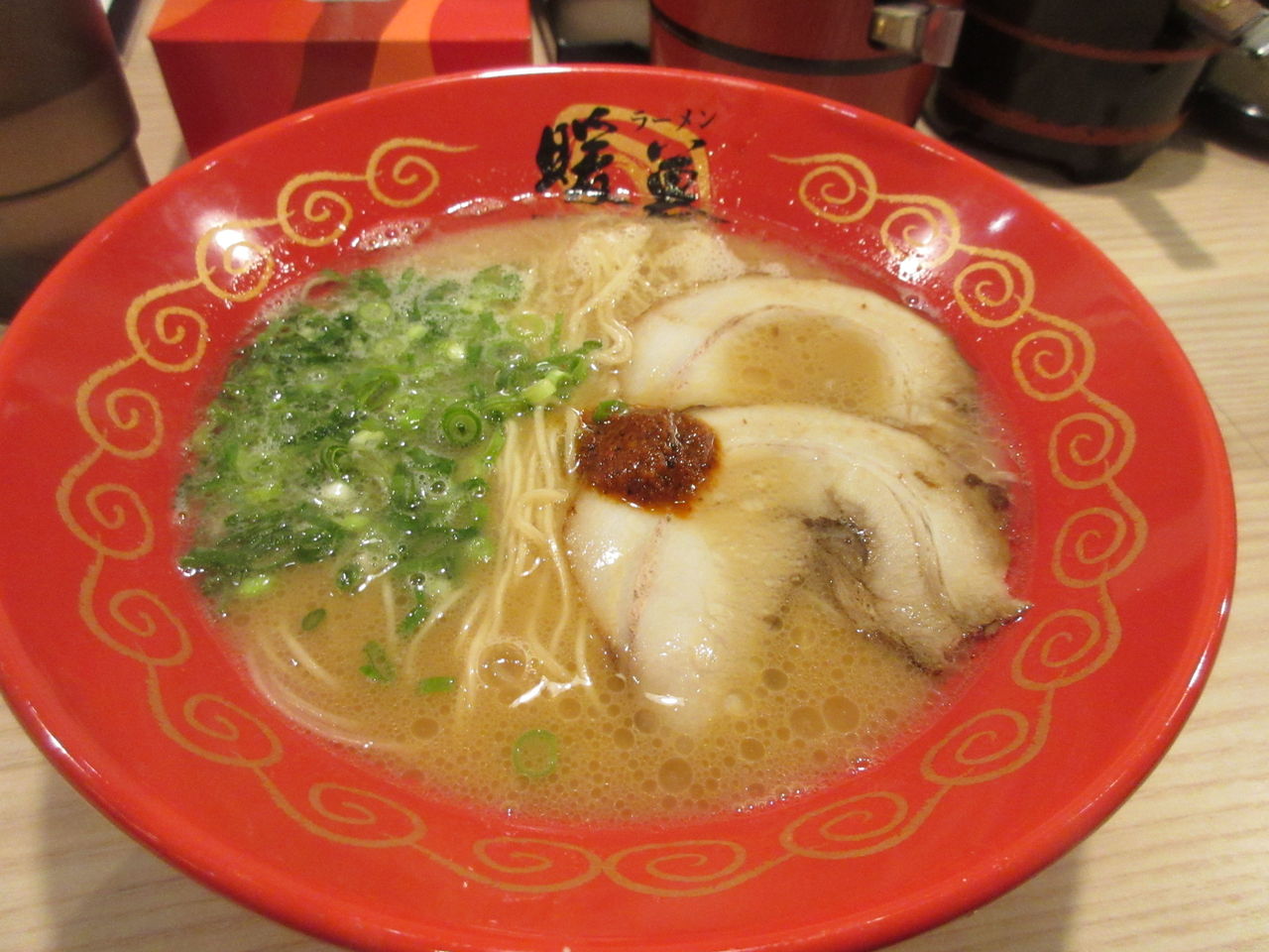 鹿児島市 暖暮 鹿児島天文館店 なぜか鹿児島で博多ラーメン くたばるまであと何本呑めるかな
