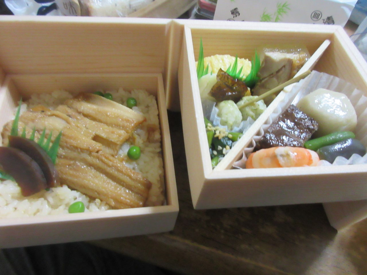 広島駅 駅むすび あじろや小箱穴子 かなりレベルの高い弁当 くたばるまであと何本呑めるかな 広島駅 駅むすび あじろや小箱穴子 かなりレベルの高い弁当 くたばるまであと何本呑めるかな