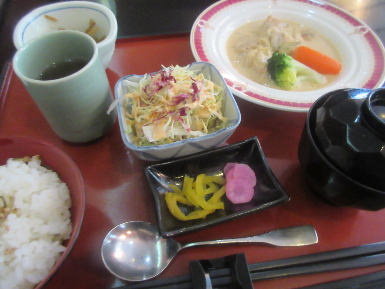 松江市 レストラン彩 いまどきワンコインランチなんて : くたばるまであと何本呑めるかな