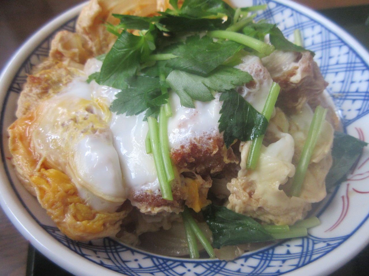 雲南市木次 めし屋里 カツ丼は迫力だが 卵がねえ くたばるまであと何本呑めるかな