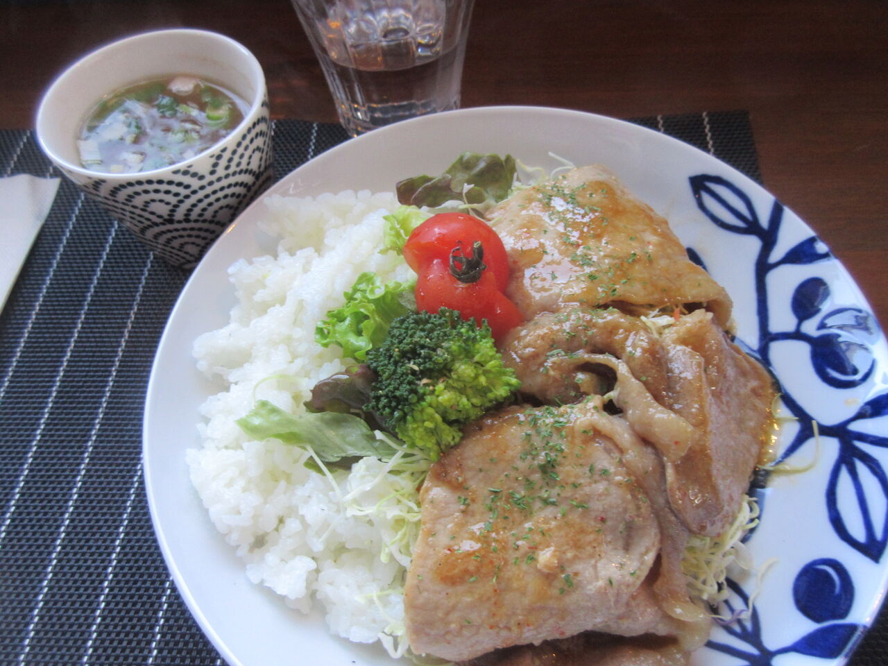 松江市鹿島 カフェマリンベル 上等の豚肉生姜焼プレート くたばるまであと何本呑めるかな