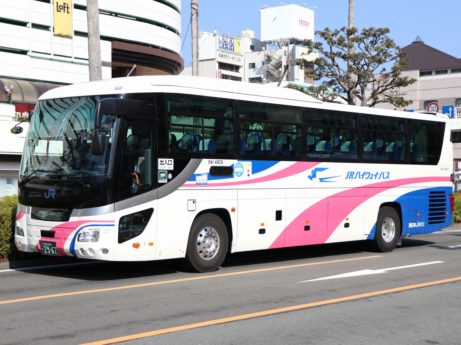 西日本ジェイアールバス 641 4929 海峡を越えた先には