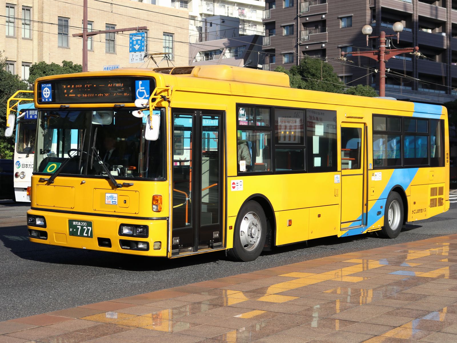 鹿児島市交通局 727 海峡を越えた先には
