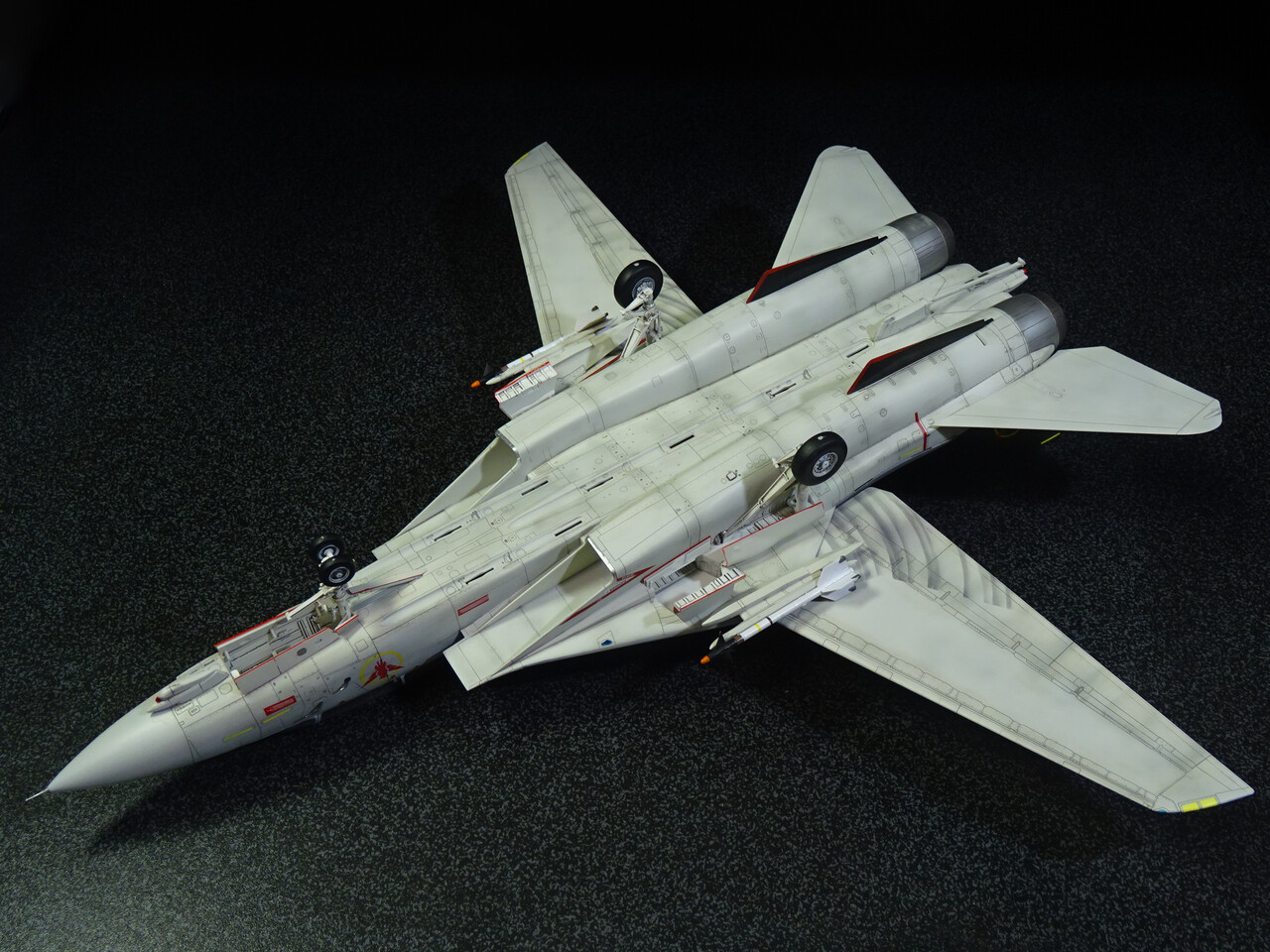 【あさひちゃんたろう】1/144 F-14A ならず者国家仕様 FZ1pC_SakAETh7q.jpg