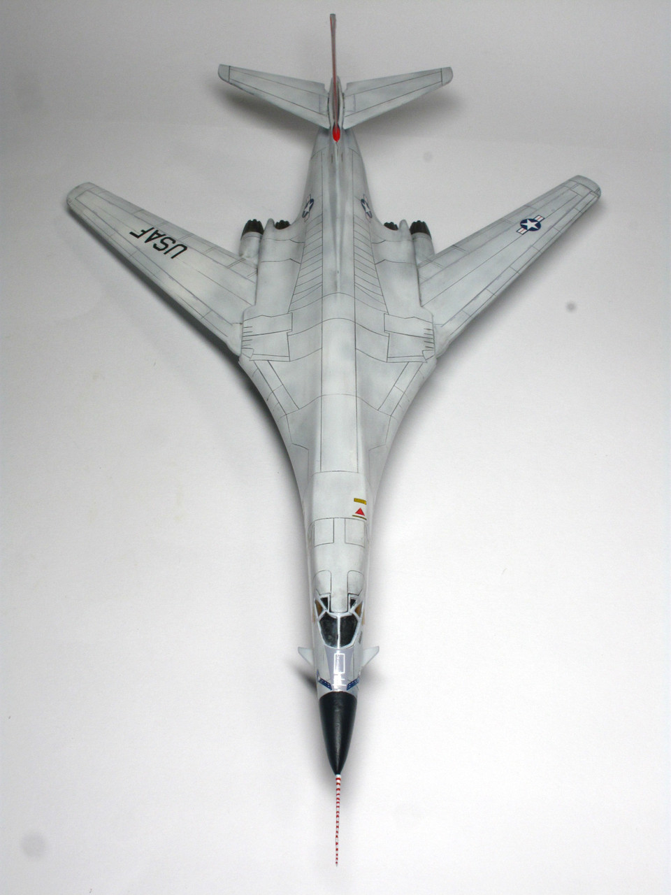 1⁄72 ロックウェルB-1B可変翼超音速戦略爆撃機 飛行機プラモデル