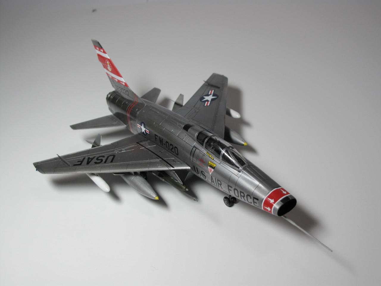ウイングクラブ　F-100D スーパーセイバー　1/32 実機写真とともに見るセンチュリーシリーズ「F-100 スーパー