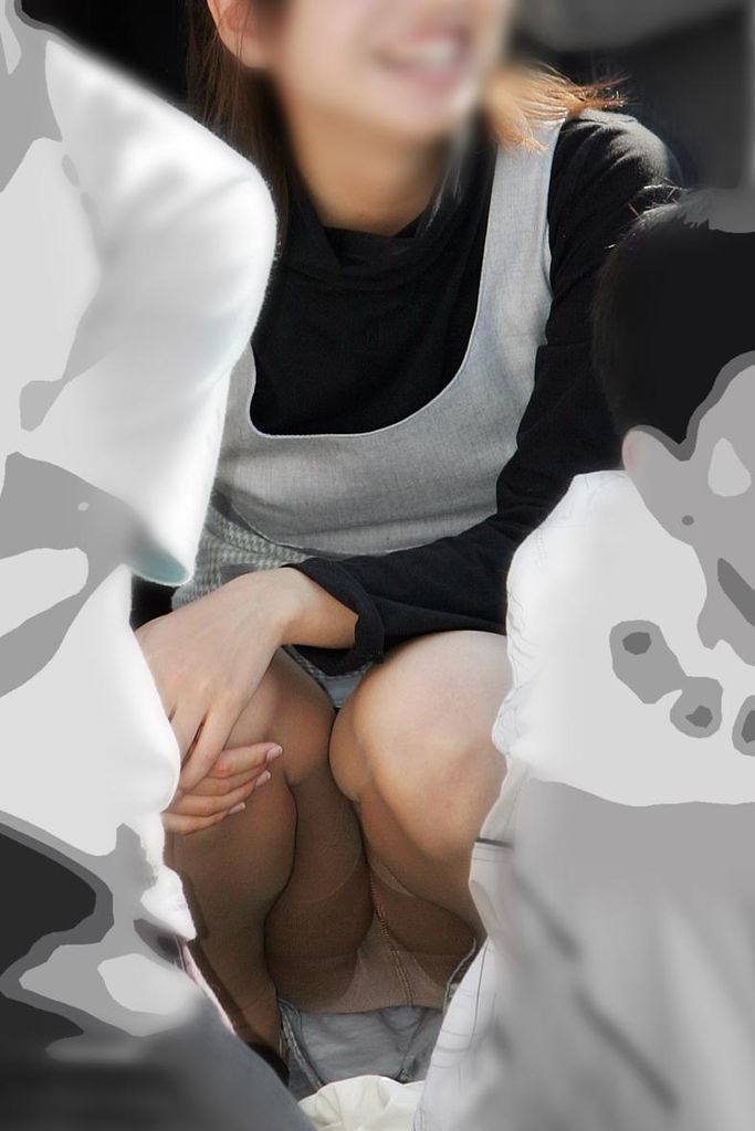 熟女のきわどいエロパンチラ 胸ちら画像 エロ画像 スケベ本舗