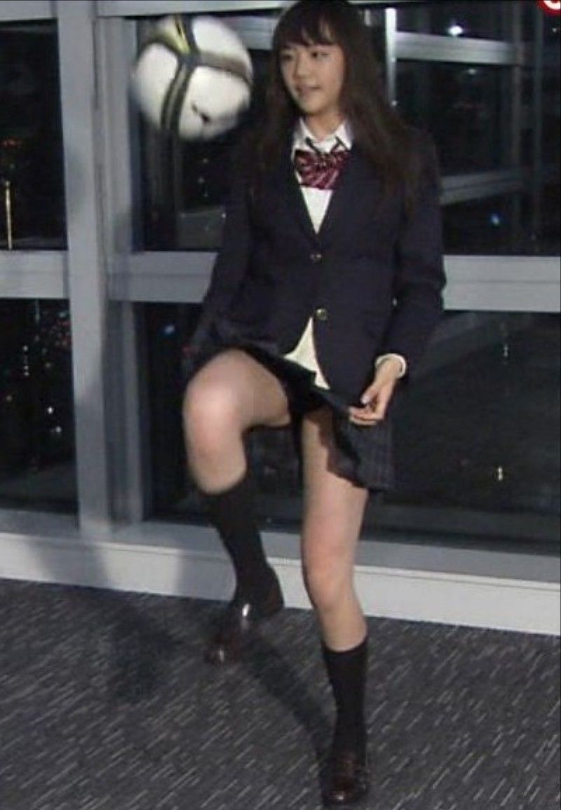 松井愛莉 17 の制服リフティングパンチラ 美 辞 麗 句 第三章