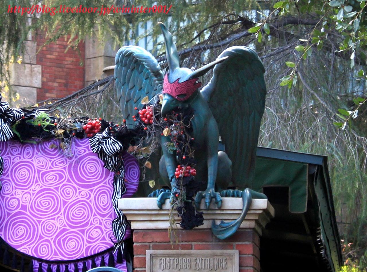 不気味な洋館を静かに見守る伝説上の生物 tdrな生活 Ooo 不気味な洋館を静かに見守る伝説上の生物 tdrな生活 Ooo