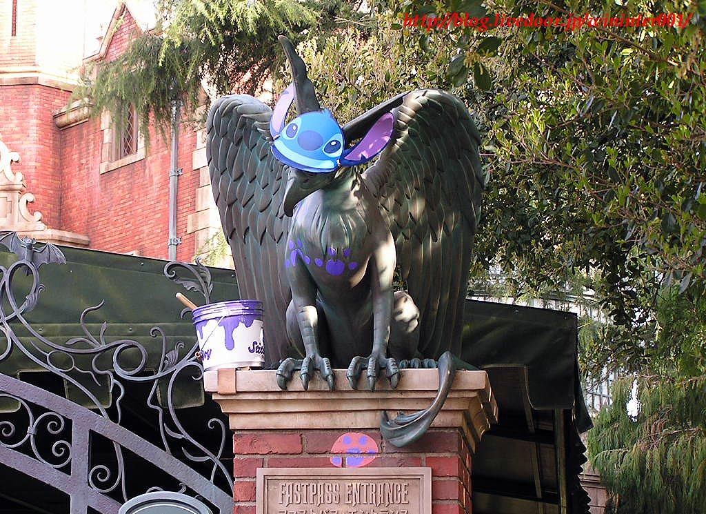 不気味な洋館を静かに見守る伝説上の生物 ｔｄｒな生活 Ooｏ