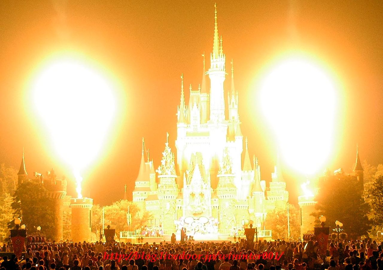 次々と闇夜に放たれる 色とりどりの華やかなパイロ ｔｄｒな生活 Ooｏ