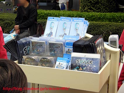 新スペースマウンテンのグッズ、ただいま発売中～。 : TDRな