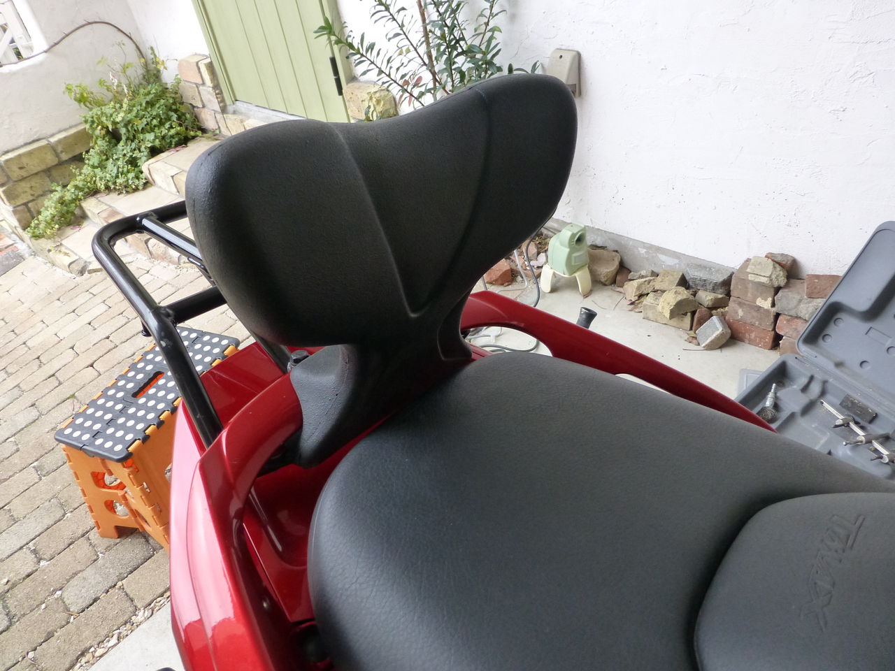 キャリアとタンデムバックレスト : DIYやバイクやなんちゃら キャリアとタンデムバックレスト : DIYやバイクやなんちゃら