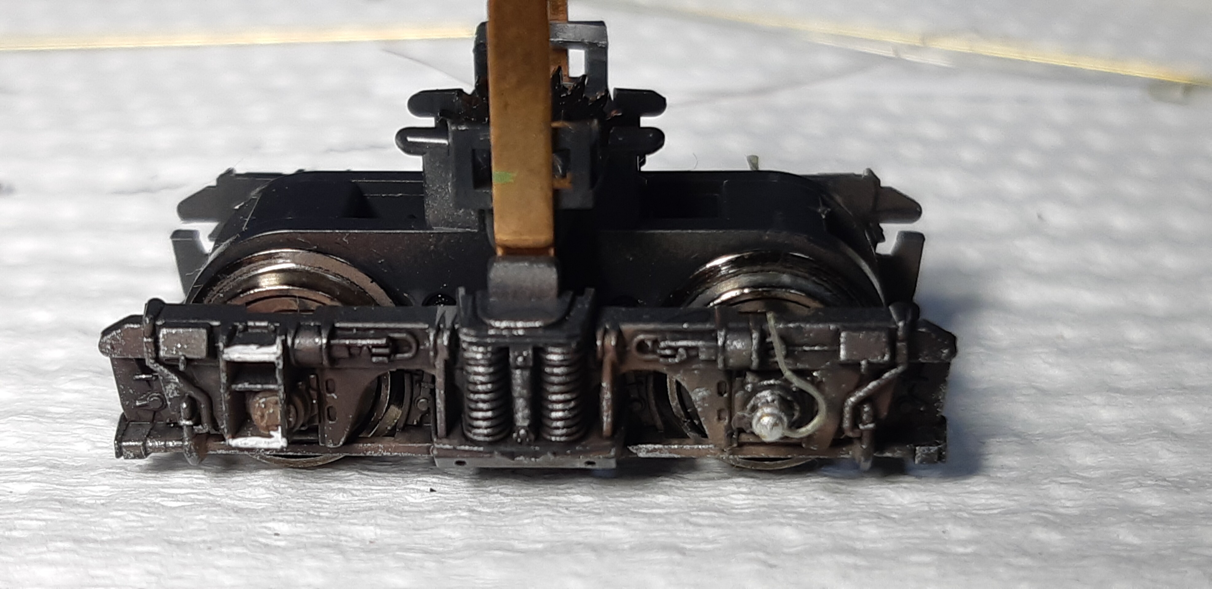 Kato3041-3 EF64 37号機（茶色）の台車の追加精密加工 : （仮称