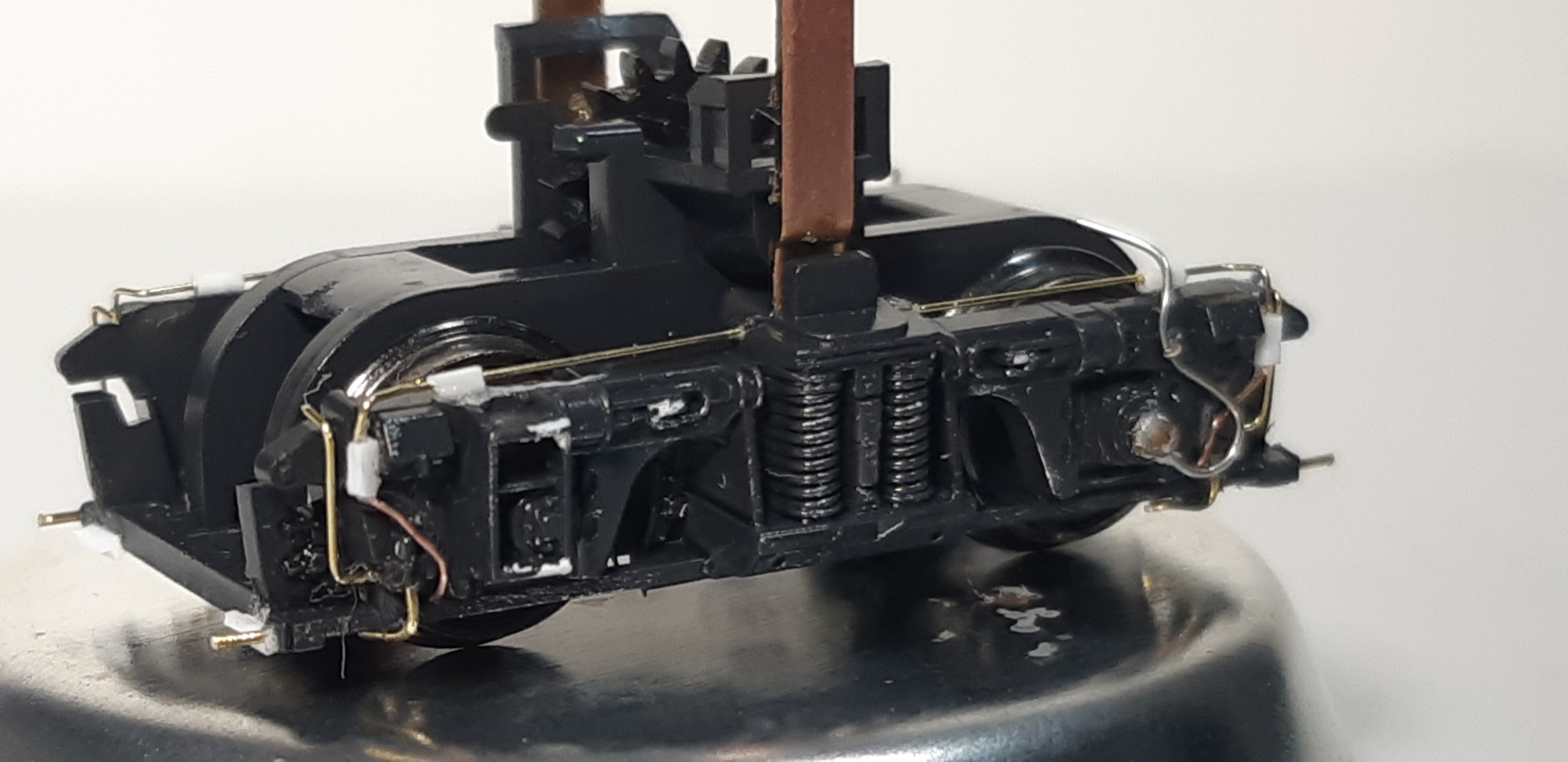 Kato3041 EF64 0番台前期形一般色の追加台車の精密加工整備 Kato3041 EF64 0番台前期形一般色の追加台車の精密加工整備