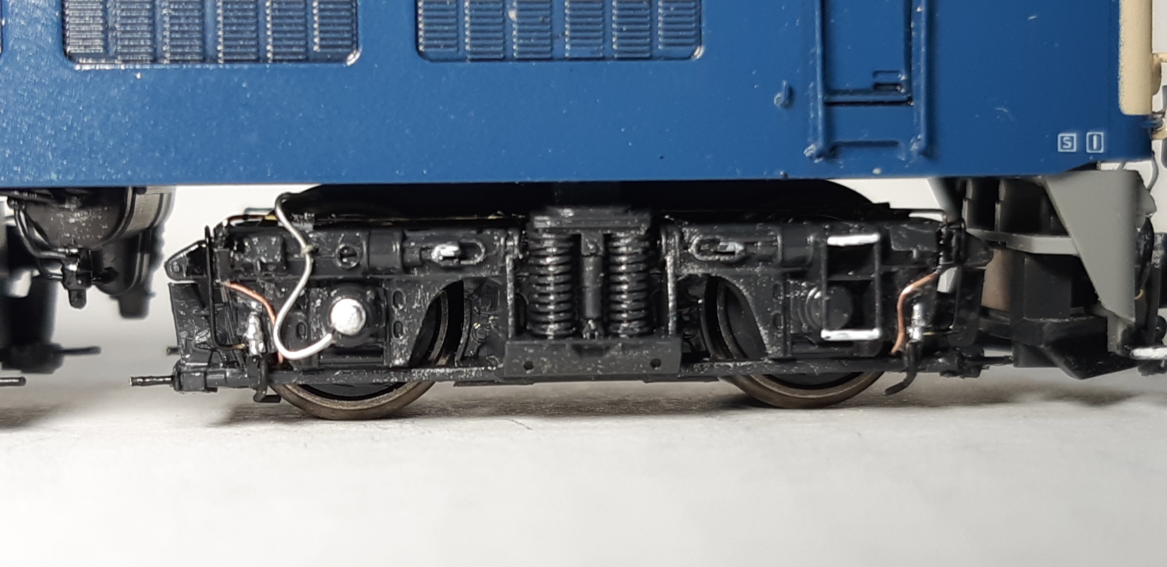 Kato3041 EF64 0番台前期形一般色の追加台車の精密加工整備 Kato3041 EF64 0番台前期形一般色の追加台車の精密加工整備