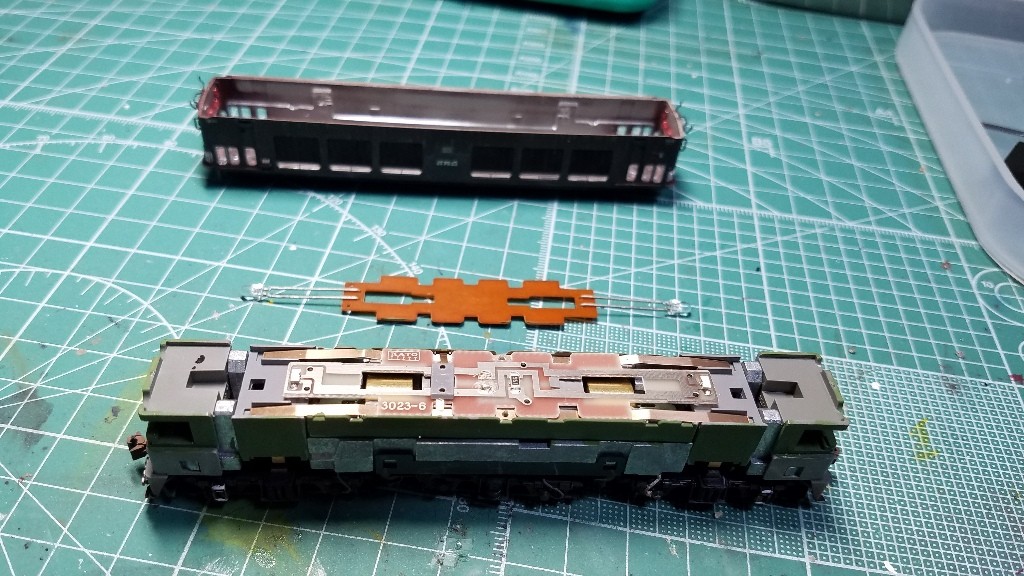 Kato3041-3 EF64 37茶色のヘッドライトLED化&プチ加工 : (仮称 Kato3041-3 EF64 37茶色のヘッドライトLED化&プチ加工 : (仮称