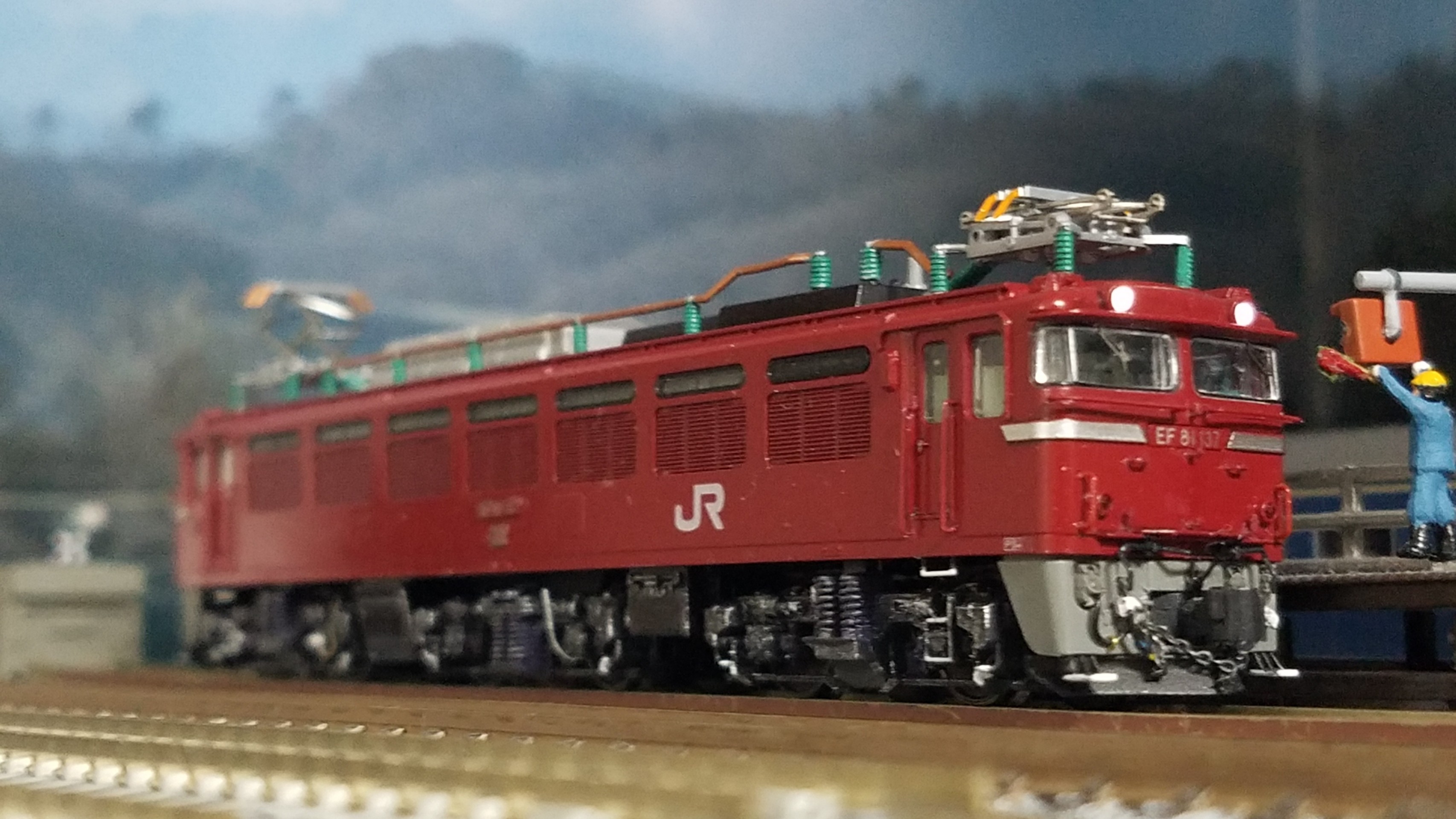 EF81 137号機『青』→続きです : （仮称）東北本線 岩○機関区