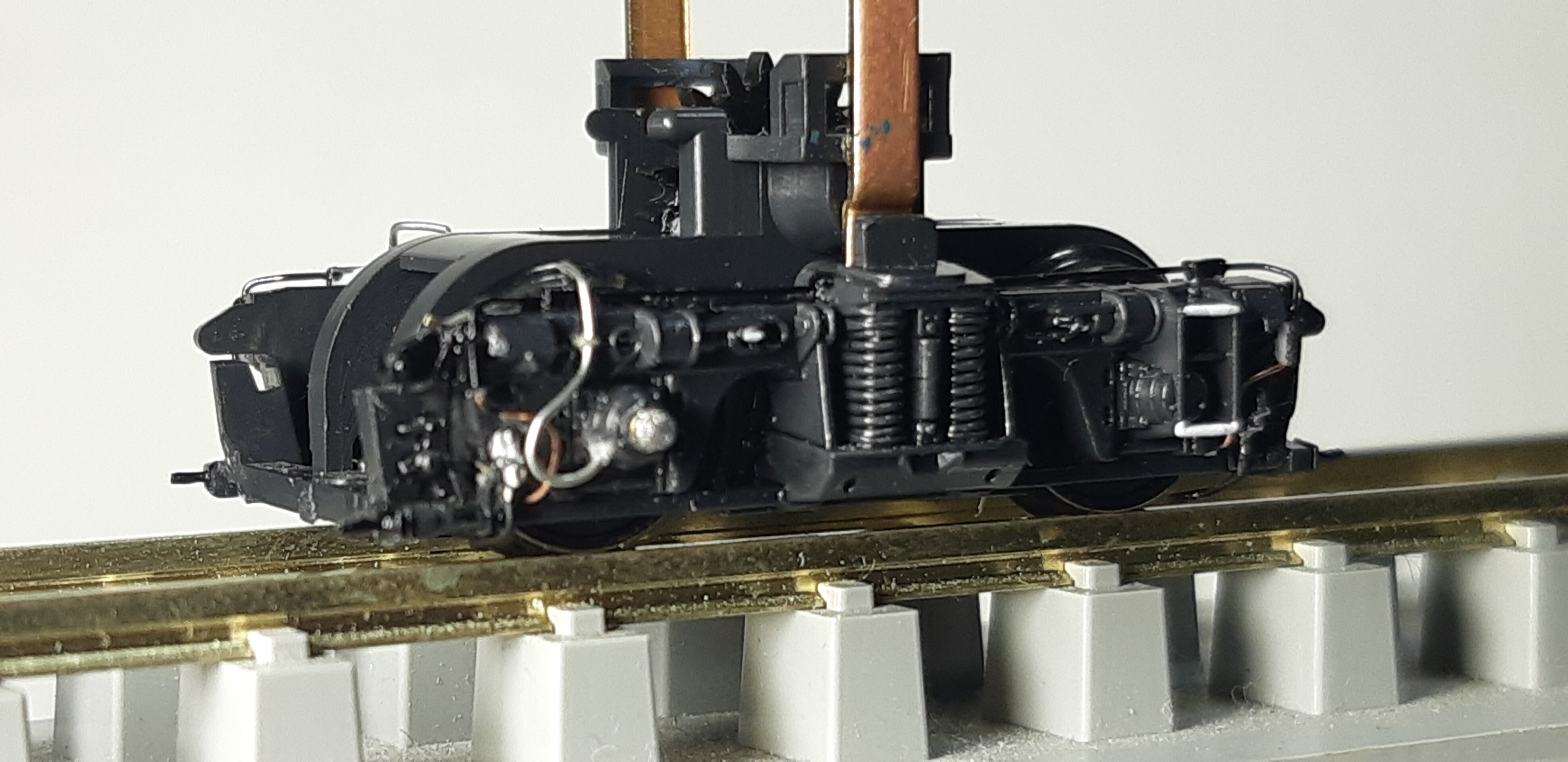 Kato3041 EF64 0番台前期形一般色の追加台車の精密加工整備 Kato3041 EF64 0番台前期形一般色の追加台車の精密加工整備