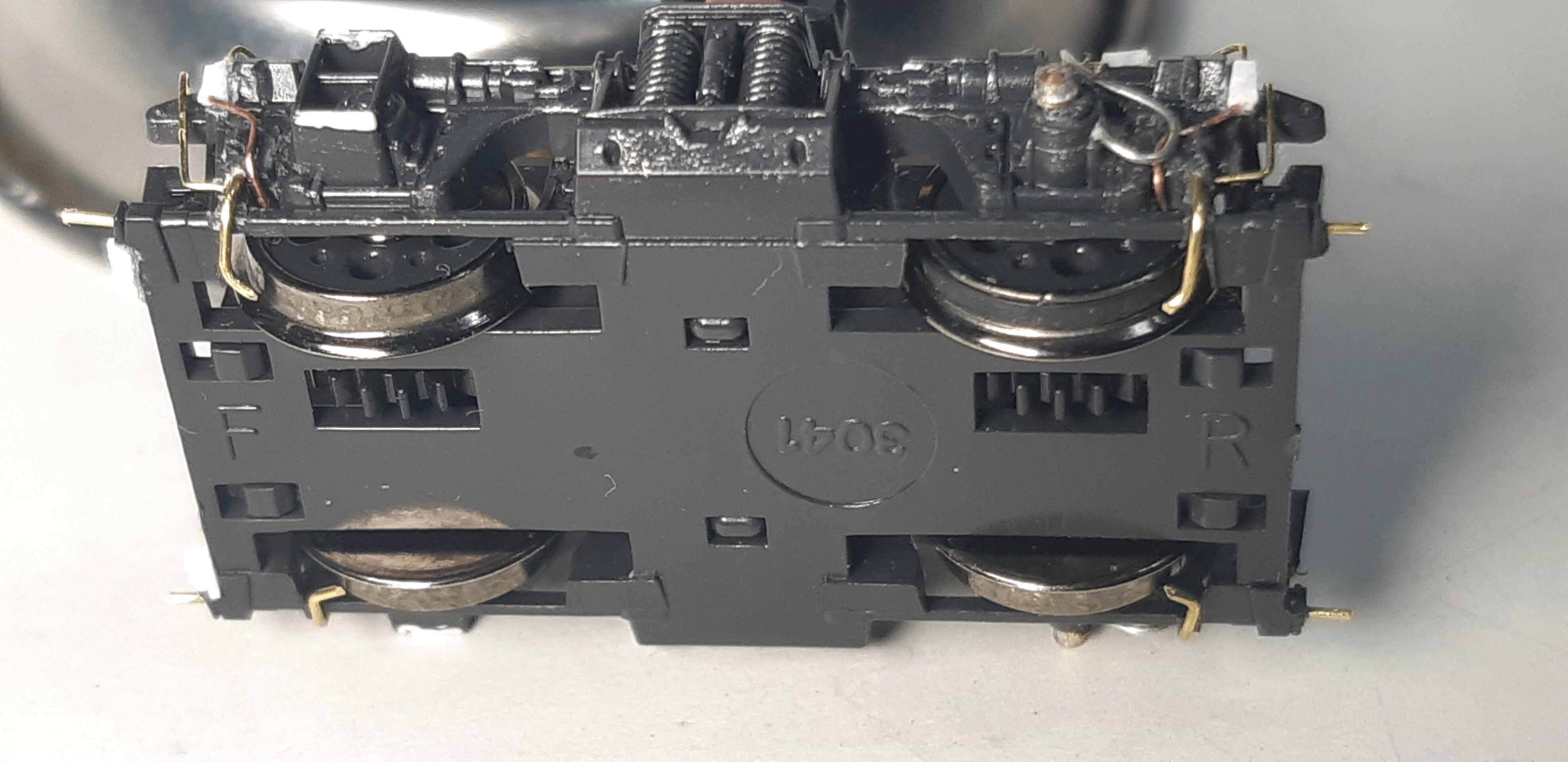 Kato3041 EF64 0番台前期形一般色の追加台車の精密加工整備 Kato3041 EF64 0番台前期形一般色の追加台車の精密加工整備