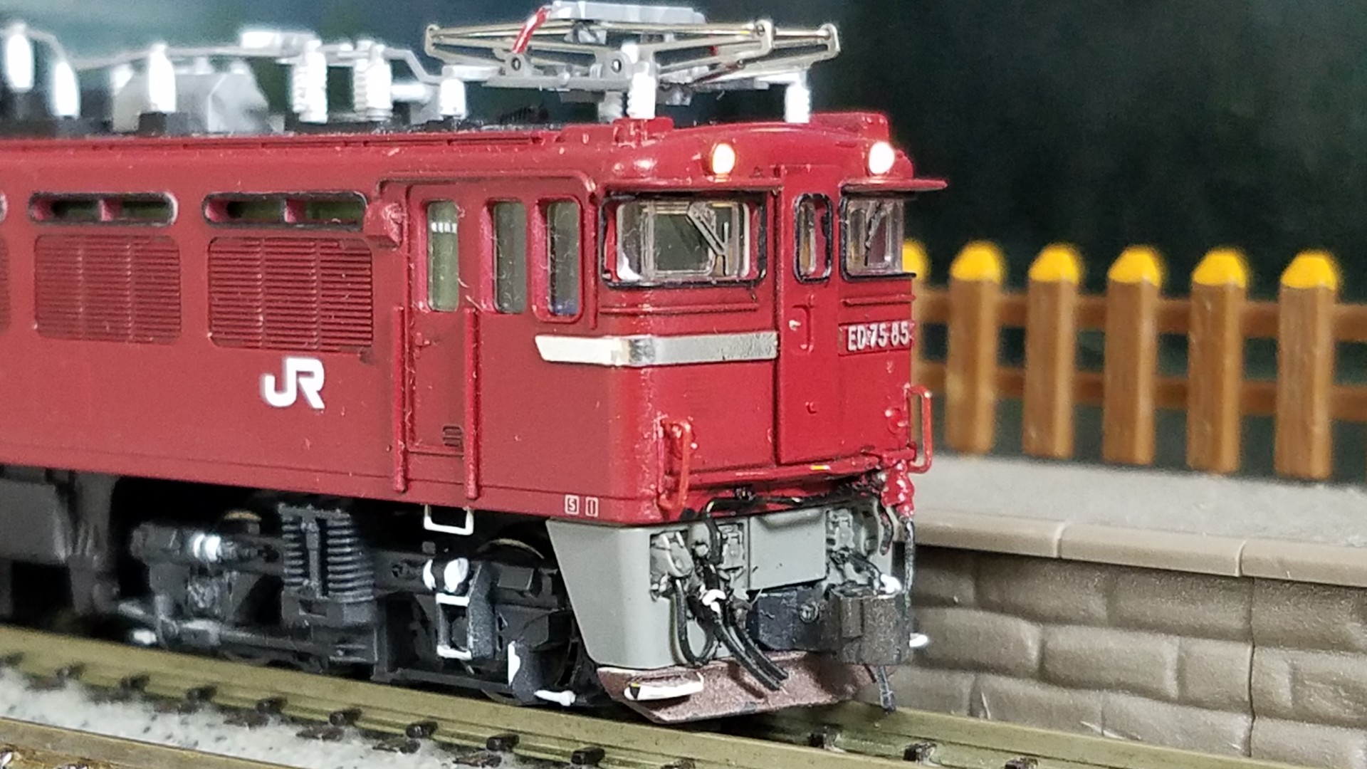 KATO HO EF65 1026号機 KATO EF65(後期型・JR仕様)を現行(田端)仕様に - れいるのおと