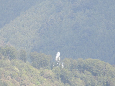 IMG_3103山の上に立つ観音像