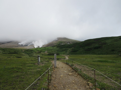 IMG_2198ロープウェイ駅から登山道へ