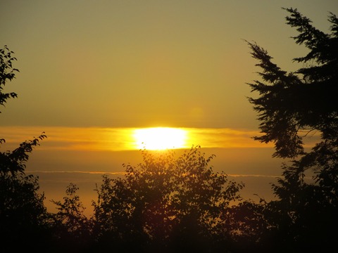 IMG_3206雲取山荘から見る日の出