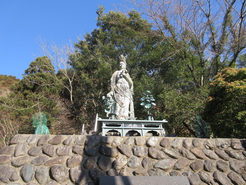 IMG_4064大山寺駅の一面観音像