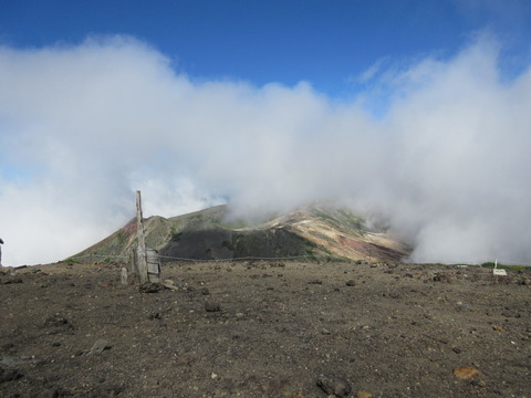 IMG_2209山頂から見る後旭岳?